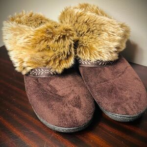 Isotoner✨ Brown Faux-Fur Cuff Women's outdoor/indoor Slippers